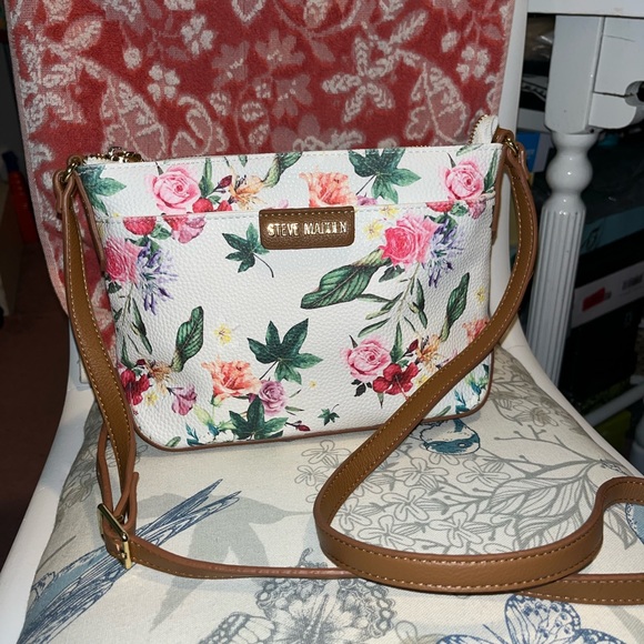 Steve Madden Handbags - Steve Madden Floral Crossbody Bag